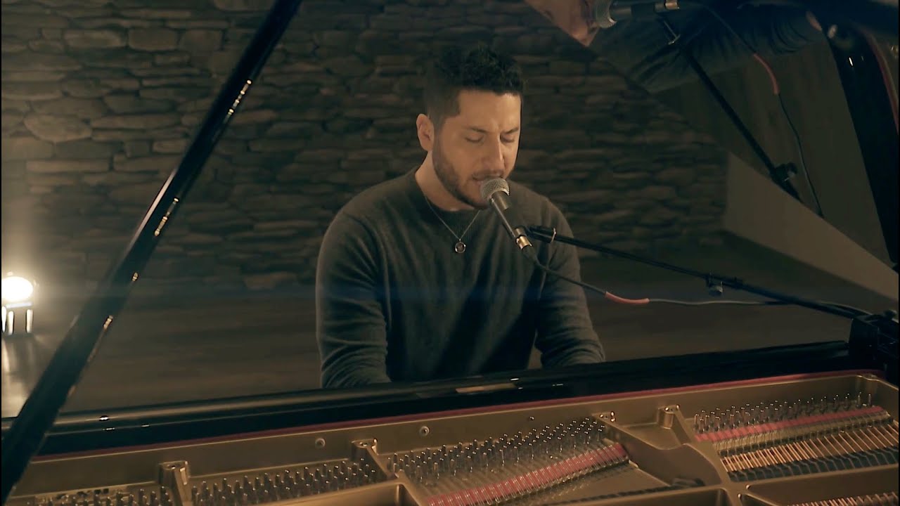 Hello Adele Boyce Avenue Piano Acoustic Cover On Spotify Itunes Voicetube 動画で英語を学ぶ