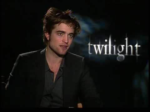 映画 トワイライト ロバート パティンソン インタビュー Robert Pattinson Interview For Twilight Movie Voicetube 動画で英語を学ぶ