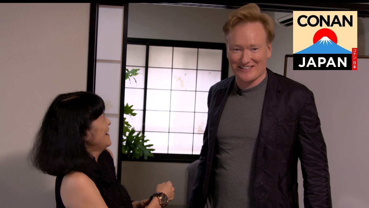 コナン オブライエン 英語 日本語字幕付 コナン オブライエン日本のエチケットを学ぶ Conan S Japanese Etiquette Lesson ボイスチューブ Voicetube 動画で英語を学ぶ