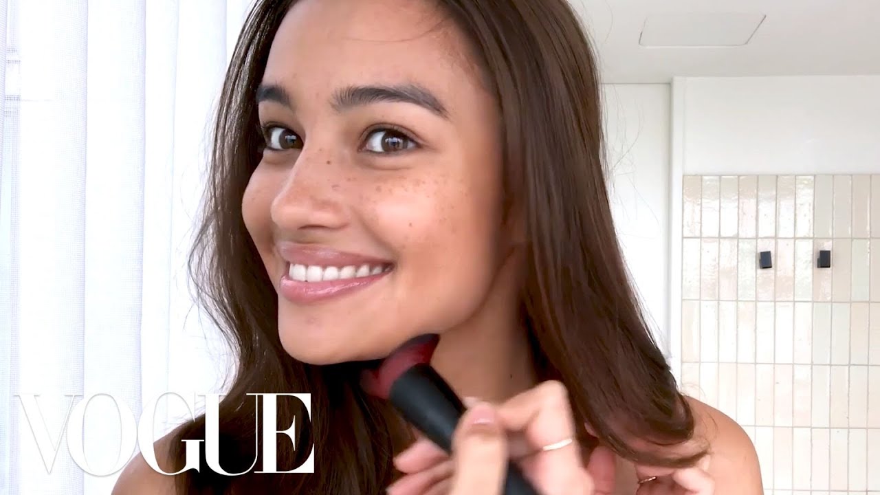 ヴィクトリアズ シークレットのモデル ケルシー メリットのそばかす ベター ブロウガイド 美容の秘密 Vogue Victoria S Secret Model Kelsey Merritt S Guide To Freckles Better Brows Beauty Secrets Vogue Voicetube 動画で英語を学ぶ